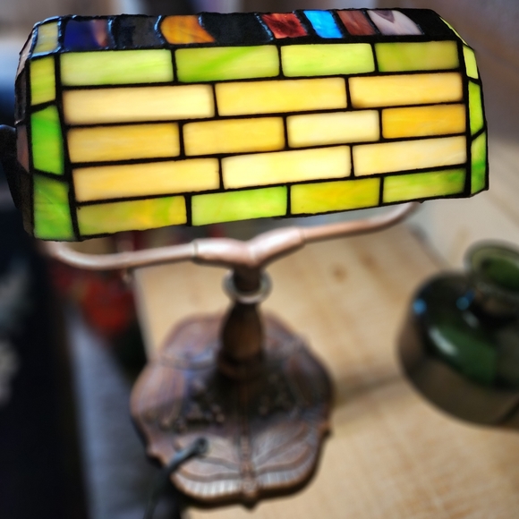 ❤️SOLD❤️ Tiffany Style Stained Glass Dragonfly Bankers Lamp - Picture 9 of 9